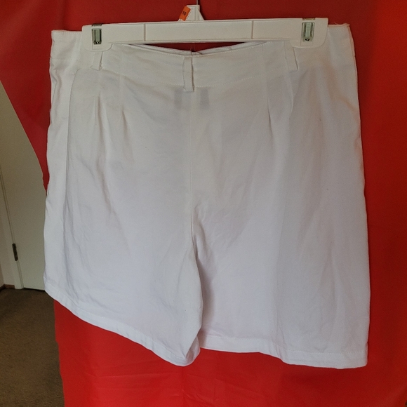Buy 3 get 1 free, Chadwick's White Summer Shorts Size 10 (313) - Picture 4 of 7